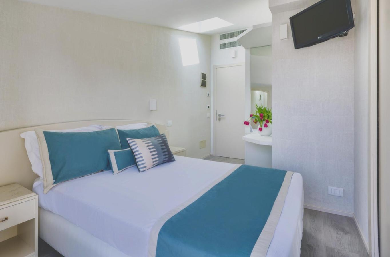 Novecento Suite Hotel Риччоне Экстерьер фото