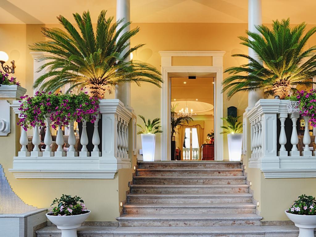 Novecento Suite Hotel Риччоне Экстерьер фото